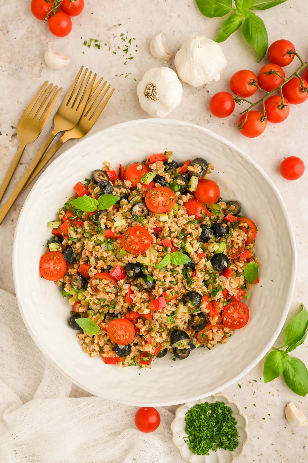 Delicious Farro Salad: Easy, Filling & Flavorful Side Dish